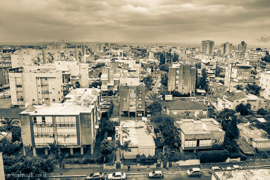 צילום מקומה 10 גגות של בתים